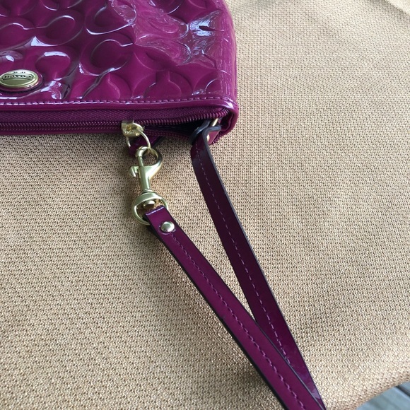Berry patent leather Coach wristlet - Picture 4 of 5